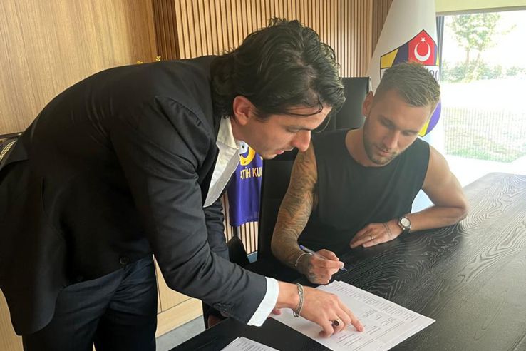 Denis Drăguș, presented at EyupSpor