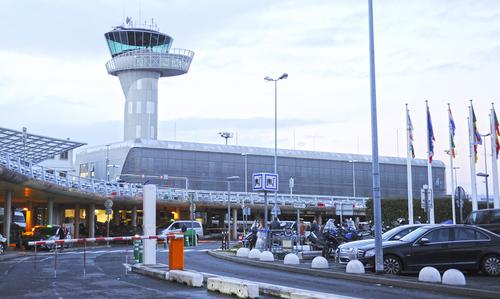 Heaven in France will desert. Flight controllers throughout the country are planning a strike