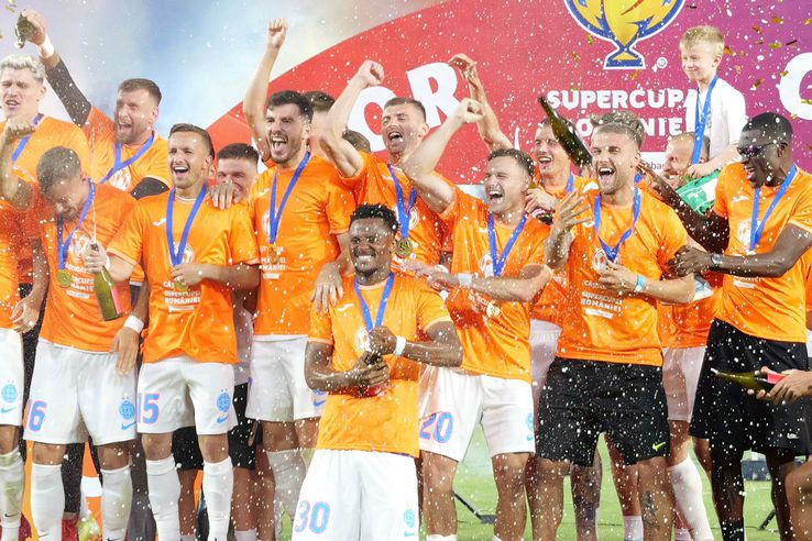 FCSB received the Super Cup/ Photo Andrei (GSP) trophy
