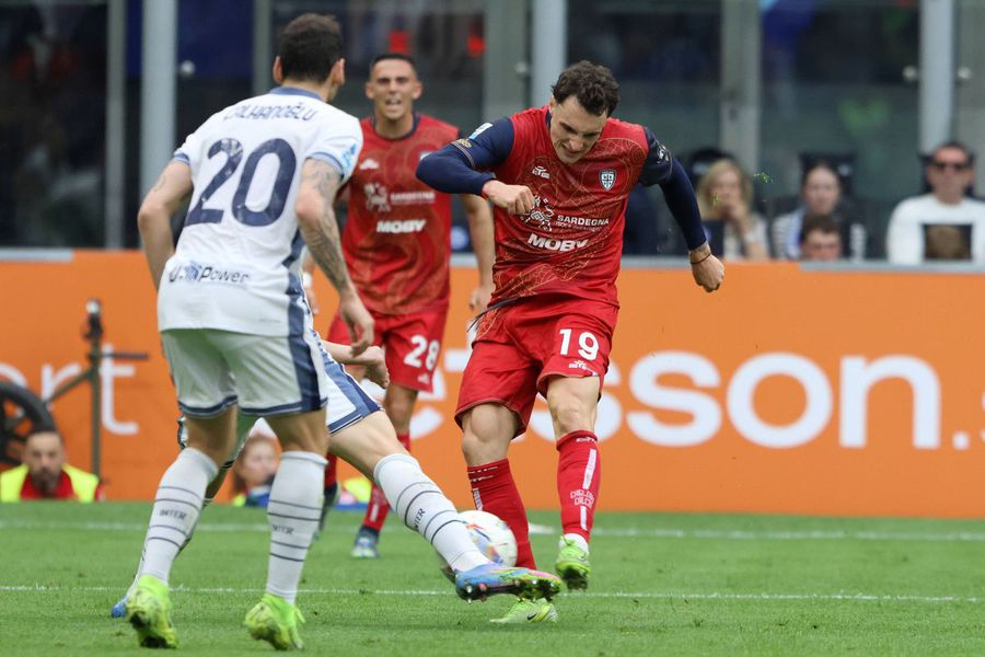 Nadir Zortea (Cagliari), shooting at Inter's Gate in Milan / Photo: Imago Is there room for Andrei Rațiu? »