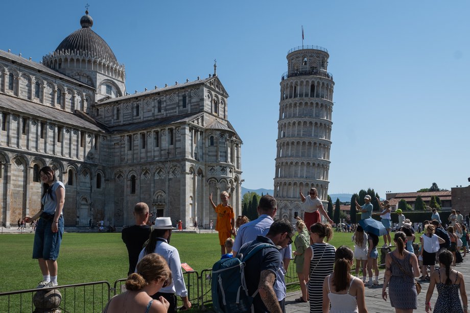 Tower curve in Pisa