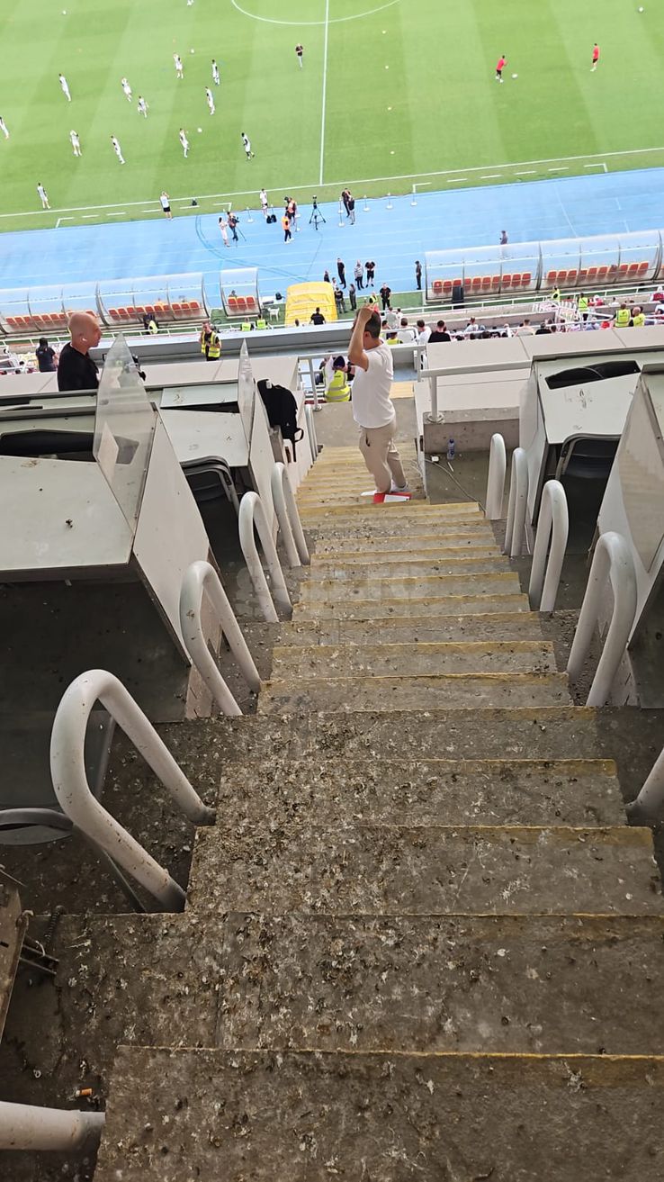 The mass of the press on the 