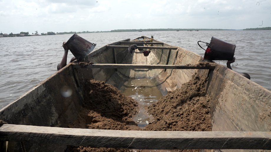 The impact of sand extraction on the environment is colossal