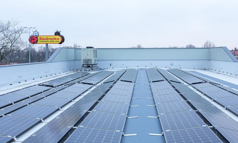 Biedronka focuses on photovoltaics. Panels for over 2,000 stores