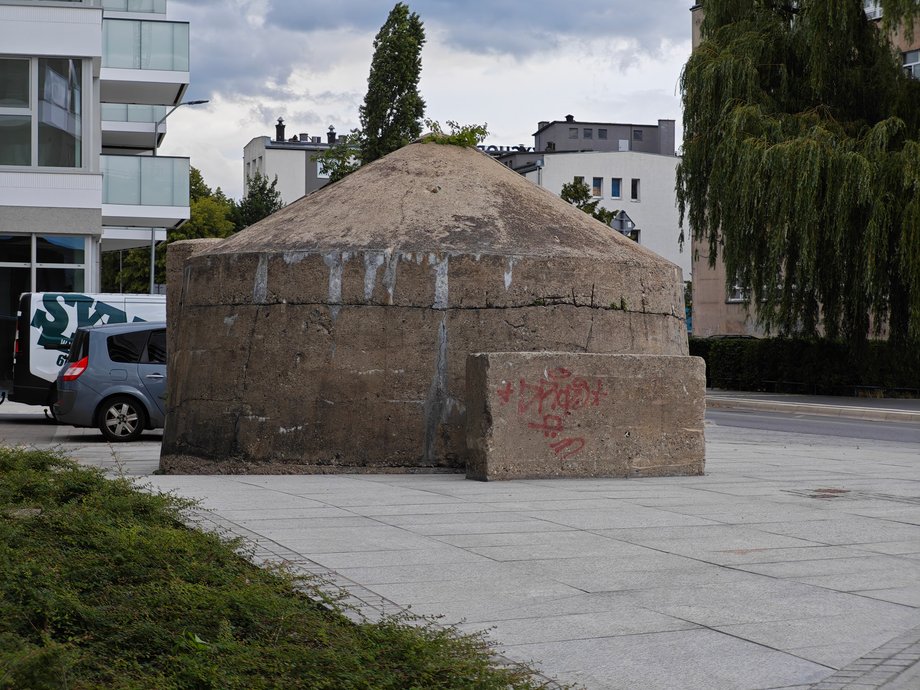 This shelter from World War II, which can be seen at one of the estates, reminds about the complicated history of the place