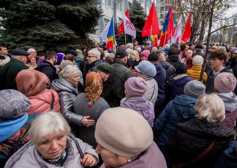 Supporters of the SHOR Political Party protest against the arrest of Ektul, the autonomous leader of the Gagausia region in Moldova, during its interrogation in court in Chisinau, Moldova, March 31, 2025.
