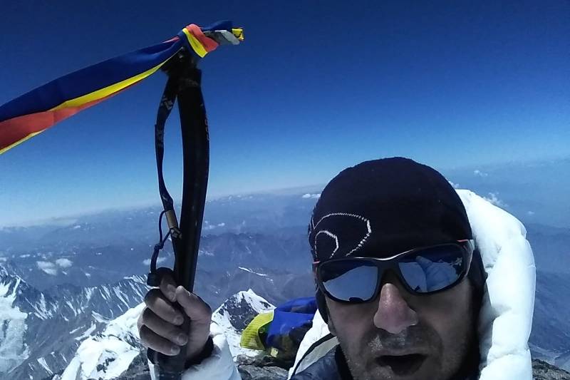 The Romanian climber Horia Colibășanu announces that it has reached the peak of Nanga Parbat, one of the most dangerous mountains. 