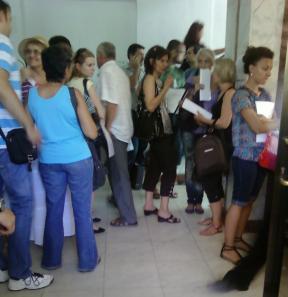 Crowds on unemployment statements, photo: hotnews