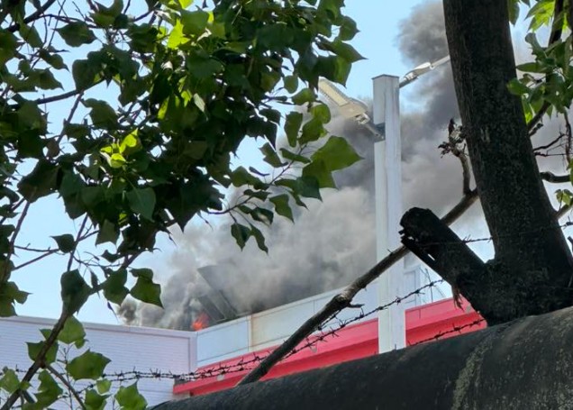 Video fire on the roof of the AFI Palace Cotroceni mall: massive intervention with firefighters and SMURD / now the customers from the shopping center are evacuated, it is a blockage at the exit of parking / smoke in the cinema and in the food-court area