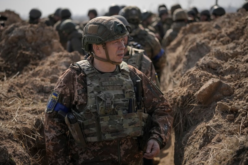 The decision taken by General Sîrskîi, after Russia's lethal attacks on the Ukrainian military bases: 