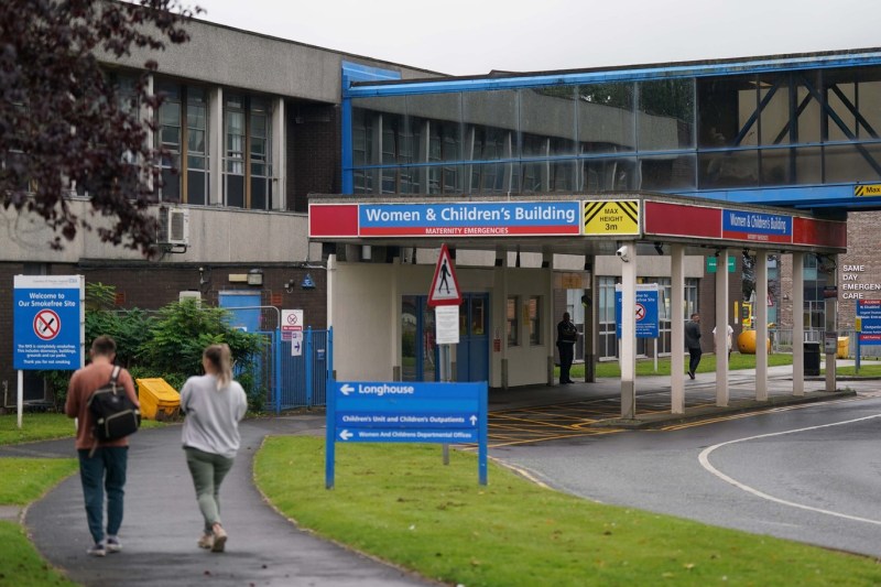 Three directors of the hospital where the Lucy Letby serial killer has committed their facts were arrested by the British Police