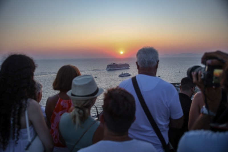 Descent to the reception in the robe or the manifestations of affection in the pool- the most annoying behaviors of tourists, said by hoteliers himself