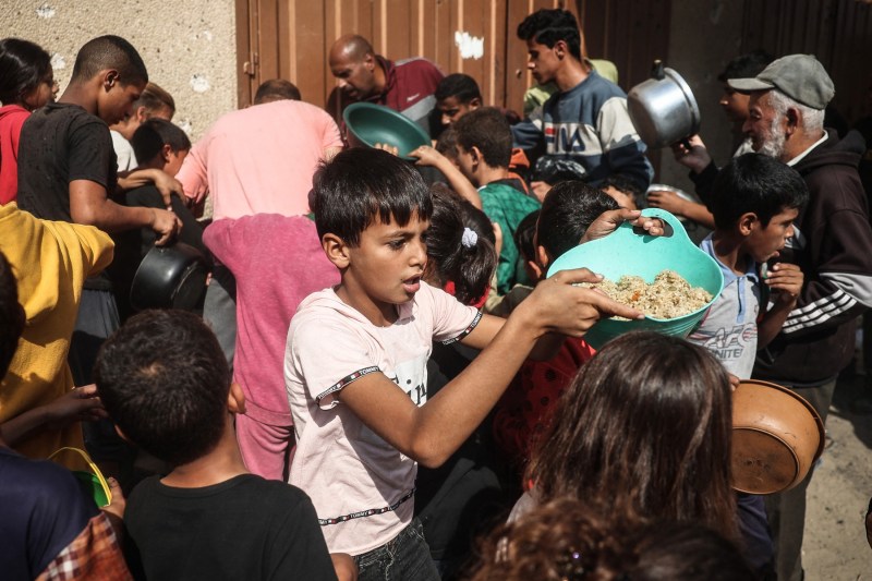 After months of restrictions, Israel again allows the aid parachute in Gaza