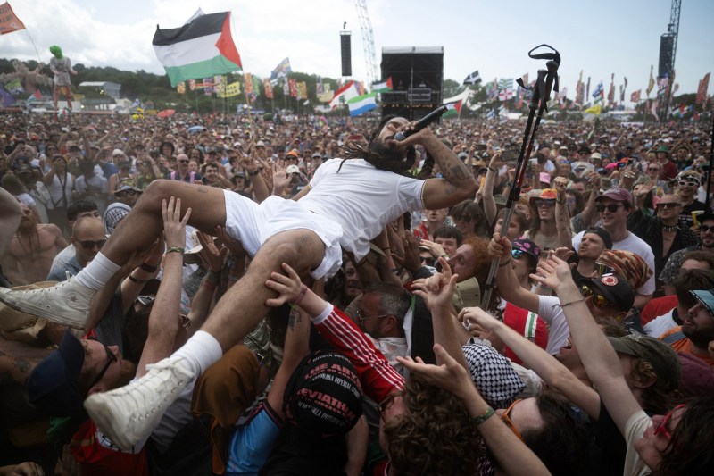 The BBC changes its transmission policy, after the anti-Israel challenges at the Glastonbury Festival