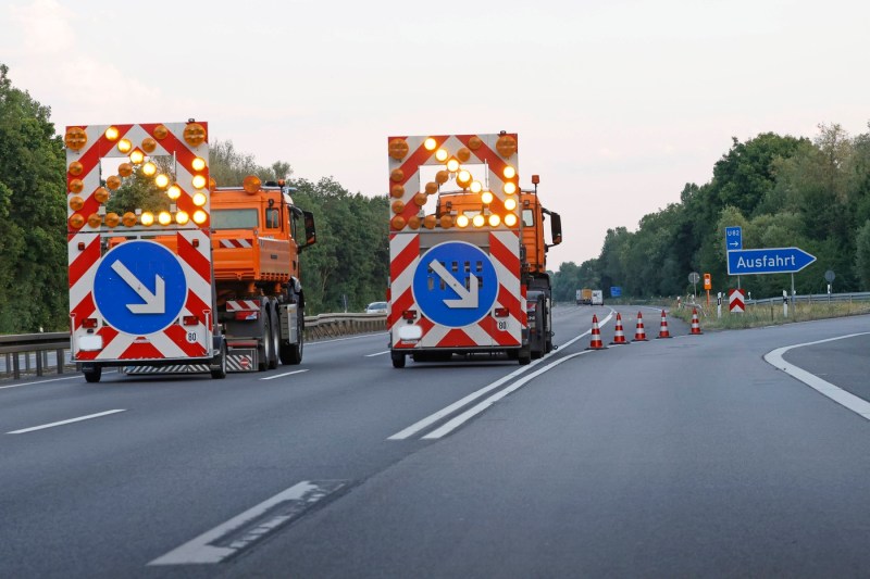 Highways in Germany cracked because of the heat