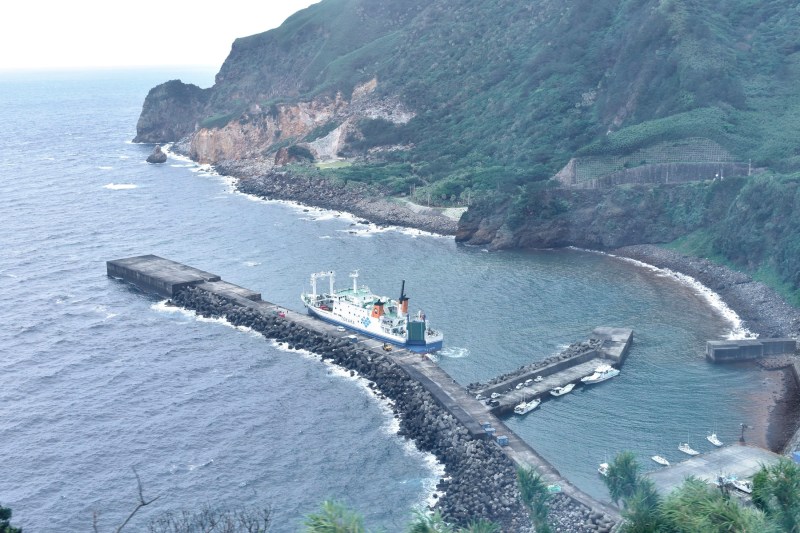 After 1,000 earthquakes, the authorities evacuated the inhabitants of an island in a country that prepares for a