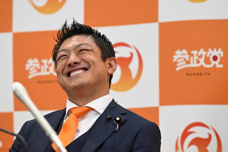 A trump in Japanese variant, the great winner of the parliamentary elections. The politician proposed to the emperor to be allowed to take his concubine