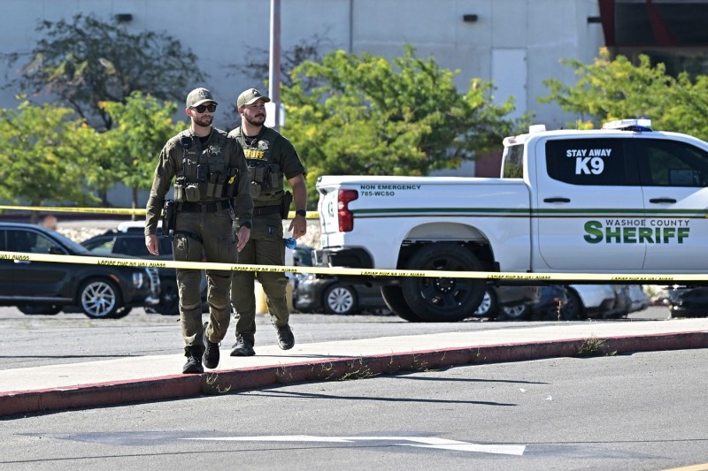 Video attack armed in a casino in Nevada. Two people were killed, another two are in critical condition