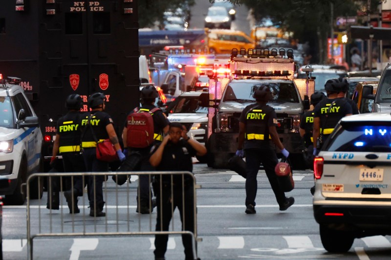 Armed attack in a skyscraper in the center of Manhattan: four people were killed, including a policeman
