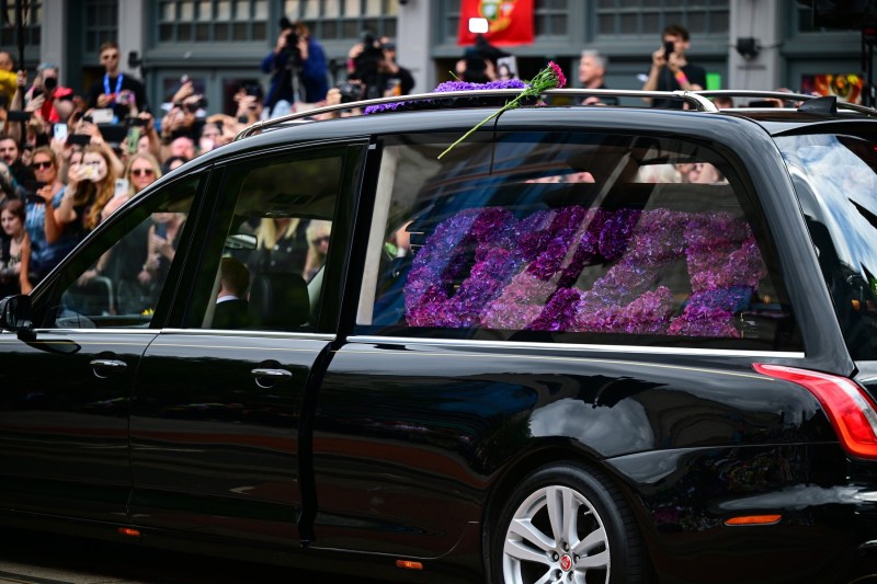 Video Ozzy Osbourne was driven on the last road by thousands of people in his hometown Birmingham
