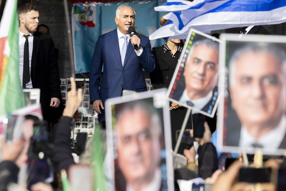 Reza Pahlawi speaks to his supporters during a rally in Geneva, February 18, 2025.
