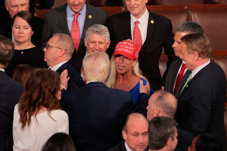 In the middle: Marjorie Taylor Greene (in a red cap) is covered with Donald Trump (illustrative photos)