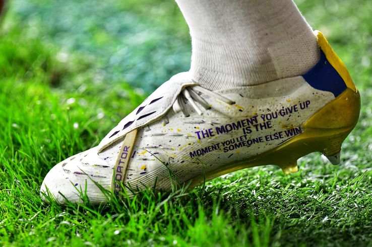 Constantin Grameni's boots, surprised by Cristi Preda (GSP)