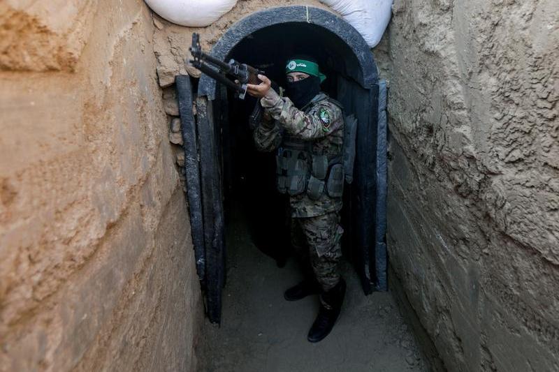 Hamas fighter in front of a tunnel in the Gaza Strip, PHOTO: SOPA IMAGES / SIPA Press / Profimedia
