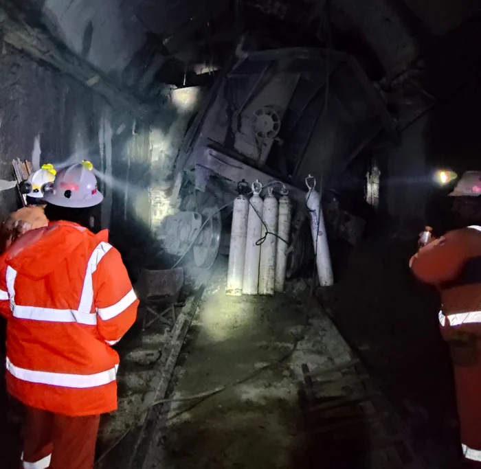 Continue the actions to search for the other miners who are missing photo: x