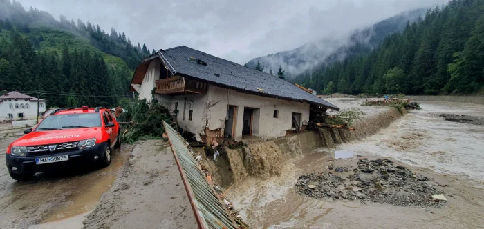The government is preparing new financial aids for the victims from Broșteni, Suceava. Photo: Archive