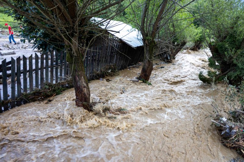Flood risk in several counties. Orange code issued by hydrologists for northern rivers and west of the country