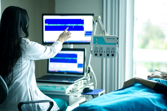 Romanians pay for medical services, settled by CNAS photo pixabay