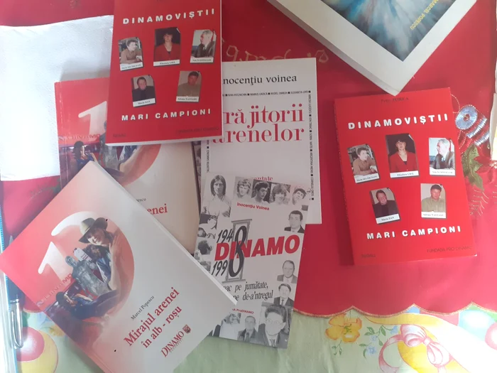 Books and brochures about the history of Dynamovists Photo Daniel Conţescu