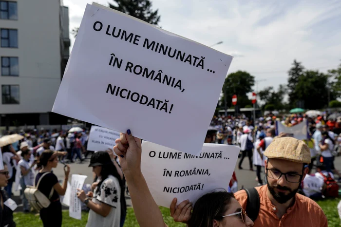 Protesters with banners that writes a wonderful world in Romania never