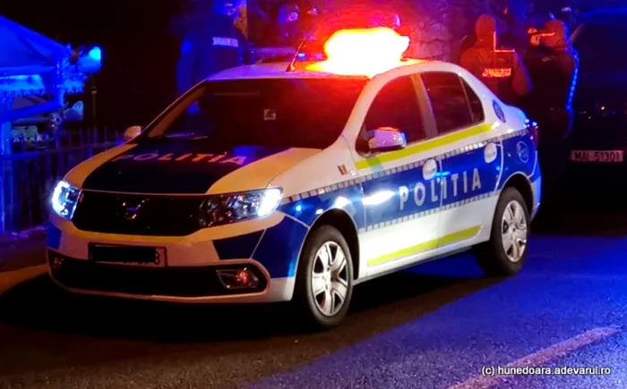Police and Ambulance crews arrived urgently on the spot / photo source: Adevărul