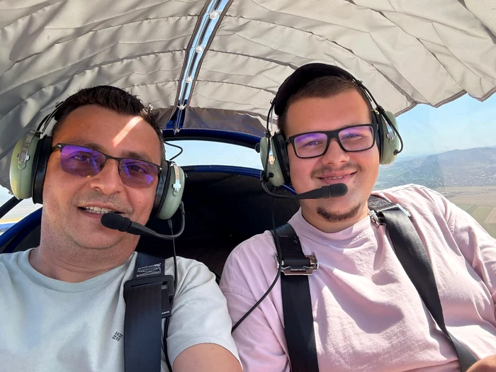 The 18 -year -old pilot and young man, the last picture with the two photo: FB Daniel Popescu