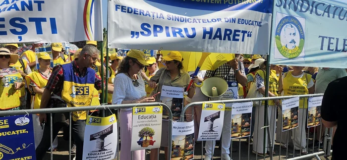 Profesorii au reluat protestele după anunțarea măsurilor de austeritate FOTO: FSE