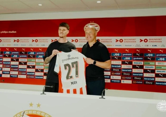 Dennis Man beat the palm with PSV Eindhoven Photo/Twitter