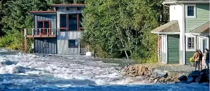 Some of the residents of Jouishau - Alaska was evacuated. Photo: video capture
