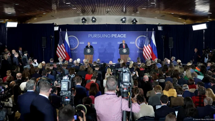Vladimir Putin and Donald Trump made statements in front of the press