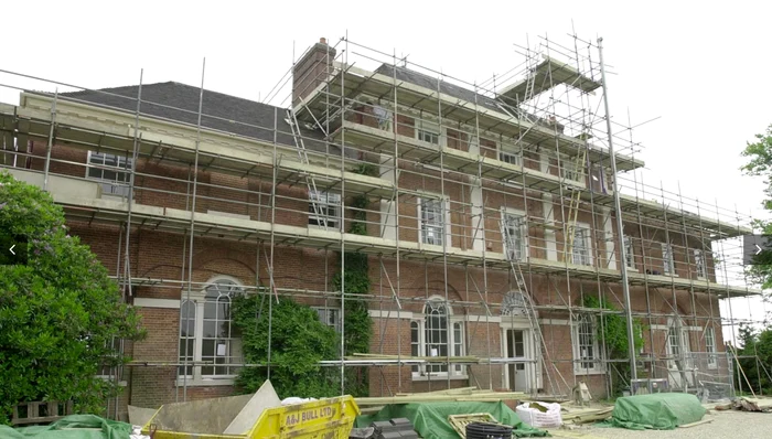 It is a big lump to the new residence. The 328 -year -old historical palace is renovated / Photo source: AP (2001)