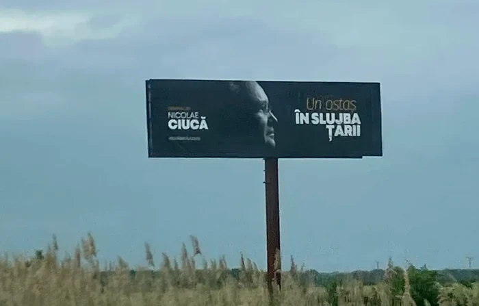 The panels with the promotion of Nicolae Ciucă's book Photo Radu Oltean
