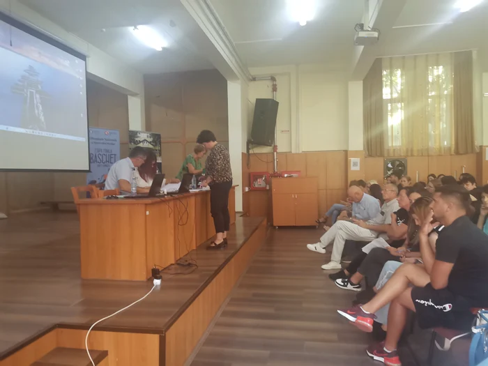 The teachers chose from the list of available posts and chairs: A. Mitran