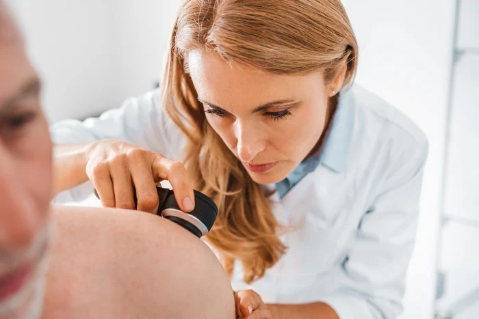 Dermatological consultation performed by a woman doctor