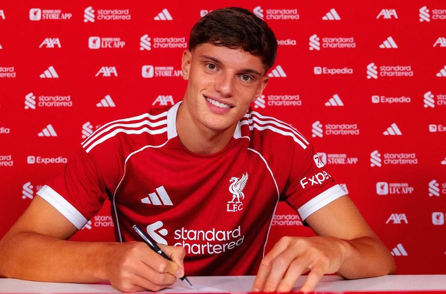 Arne Slot about Liverpool's purchase: 