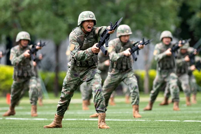 Chinese/photo soldiers: EPA/EFE