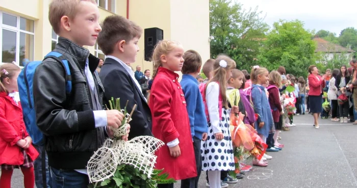 A parent urges the boycott of the festivity of the year of the photo school: Adevărul Archive