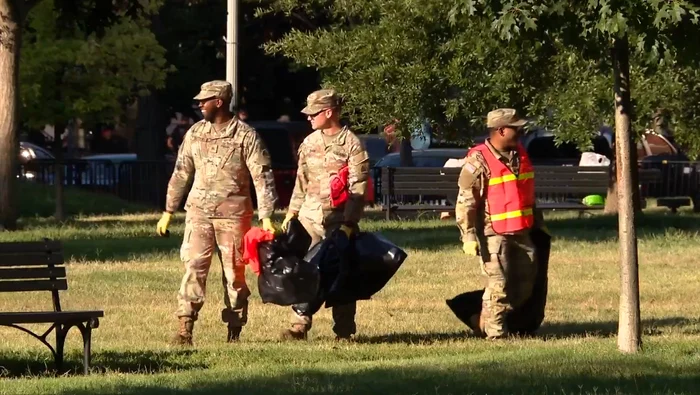 The soldiers of the National Guard, put to tighten the garbage at Washington Photo: Video capture