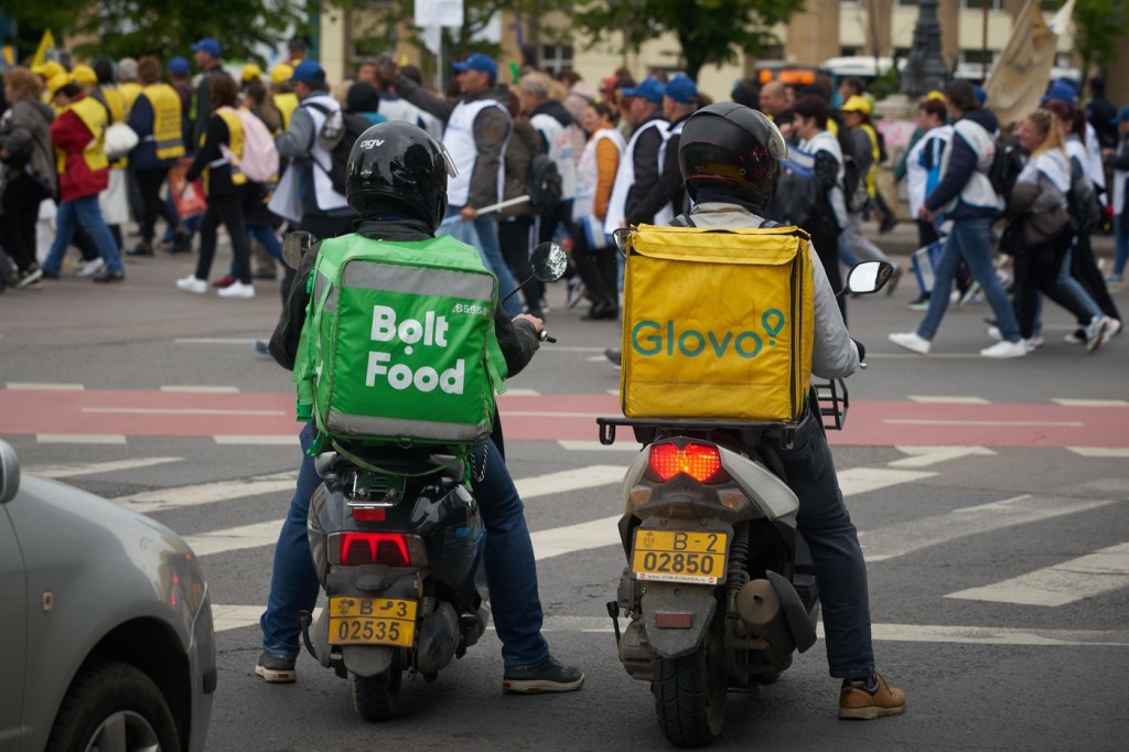 Two Asian Delivers, stuck in traffic of teachers, Bucharest, May 2023. PHOTO: Lucian Alecu / Shutterstock Editorial / Profimedia