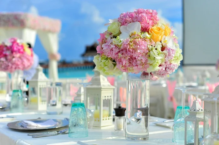 Bouquets of flowers on a table, at a wedding